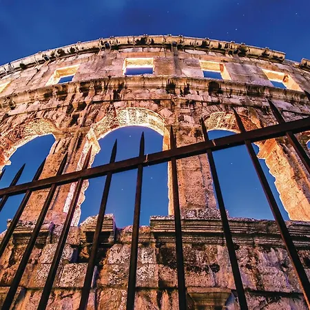Amazing In With Wifi Apartment Pula
