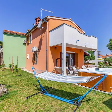 Amazing In With Wifi Apartment Pula