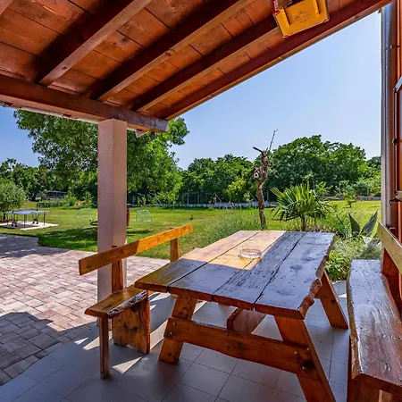 Awesome In With Wifi Apartament Pula