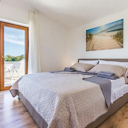 Awesome In With Wifi Apartament Pula